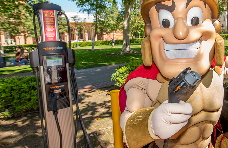 Tommy Trojan plugs in electric vehicle