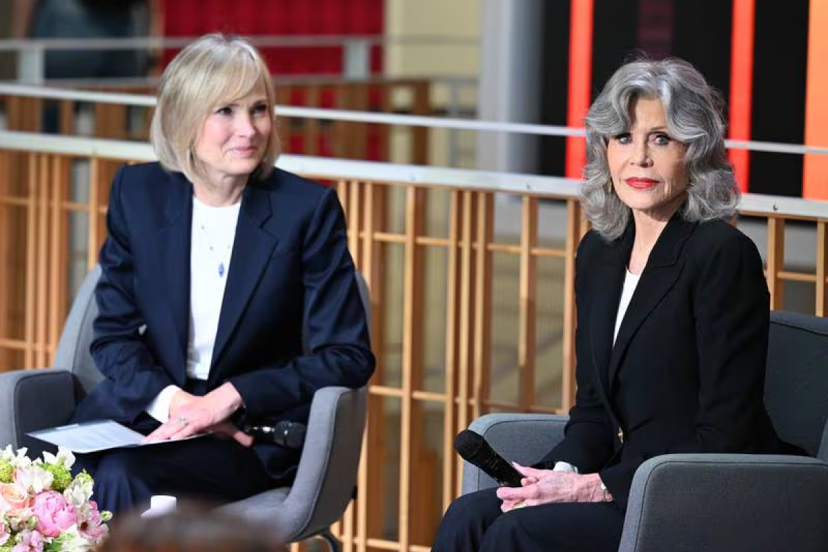 USC Annenberg Dean Willow Bay joins actress and activist Jane Fonda at Temperature Check on April 11. (Photo by Alan Mittelstaedt)