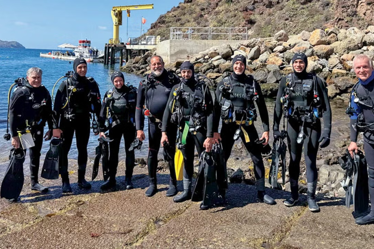 NASA flight crew and support staff prepare for their orientation training dive at the Wrigley Marine Science Center (Photo: Jeffrey Bozanic, Ph.D.)
