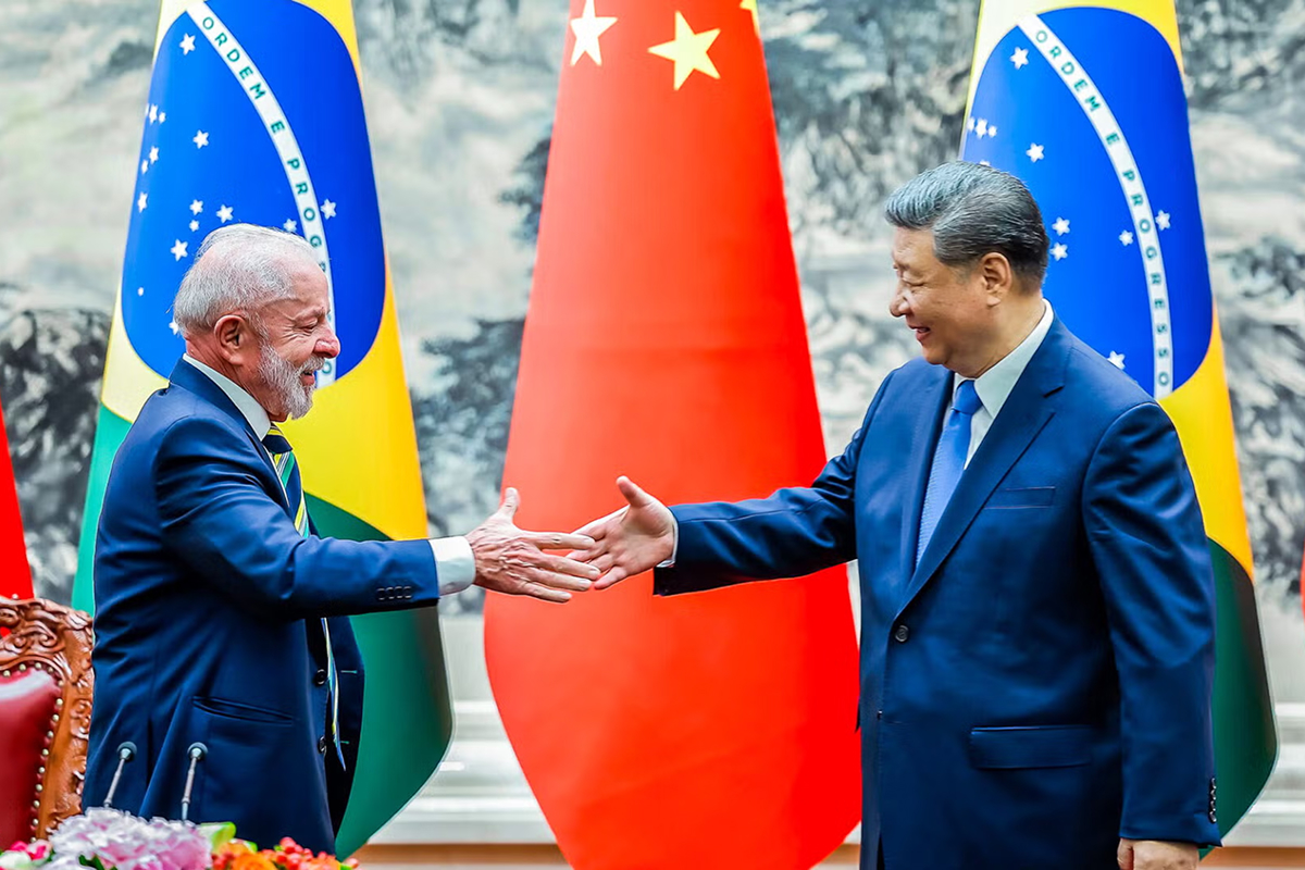 Chinese President Xi Jinping and Brazilian President Luiz Inácio Lula da Silva meet in Beijing in May 2025. (Image source: Wikimedia Commons.)