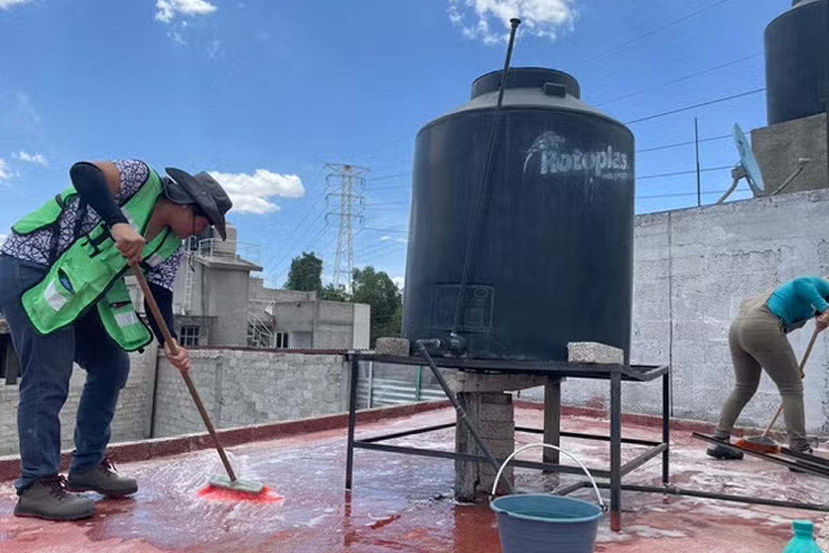A rooftop rainwater harvesting system, developed by a Mexico-based NGO to address water scarcity issues. (Courtesy of Paulina Olvia)